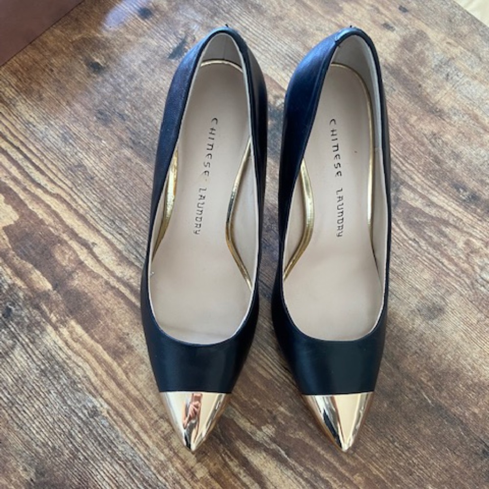Black Gold Cap-Toe Chinese Laundry Pumps Size 6.5
